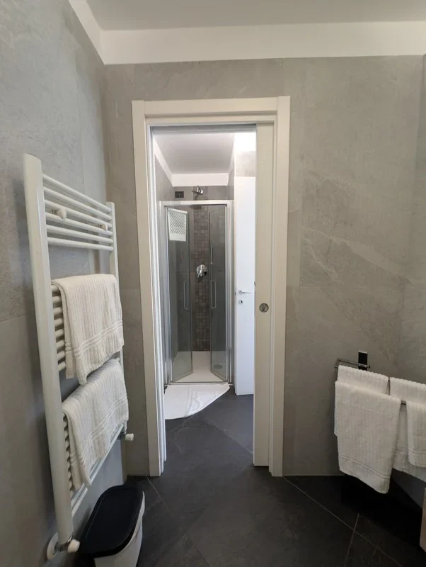 Orchidea shower room