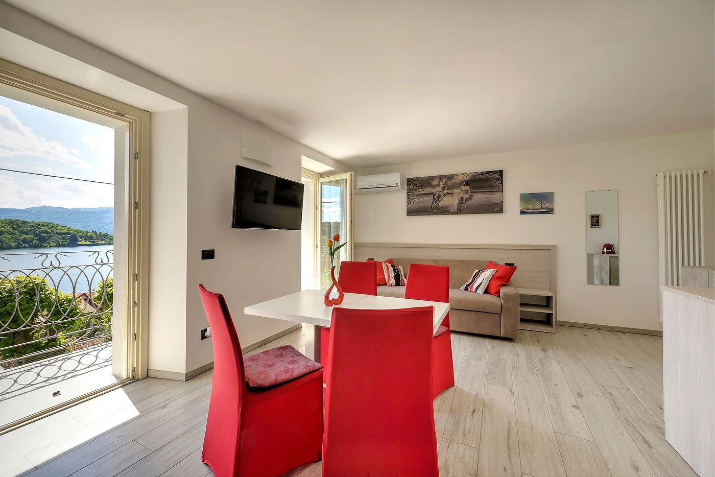 Passiflora living and dining area opening towards Lake Maggiore