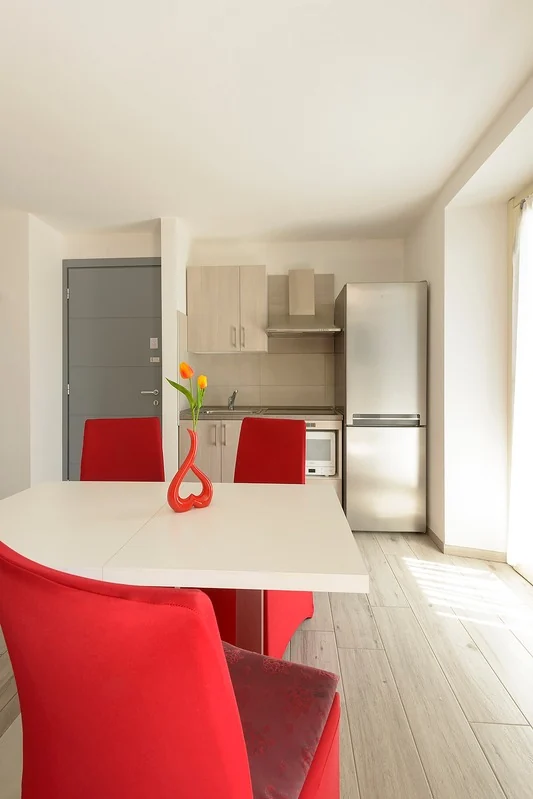 Passiflora equipped kitchen and dining table